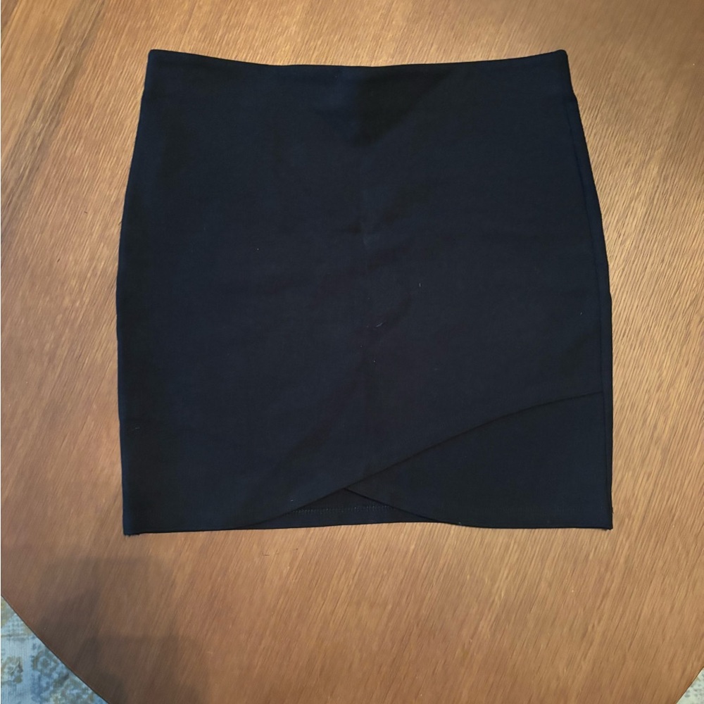 Aritzia Talula Classic Black Skirt